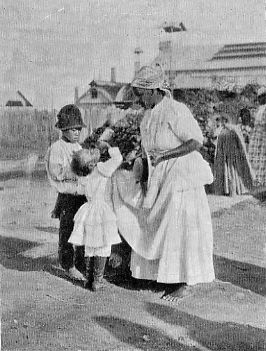 NEGRO FAMILY ON HOLIDAY.