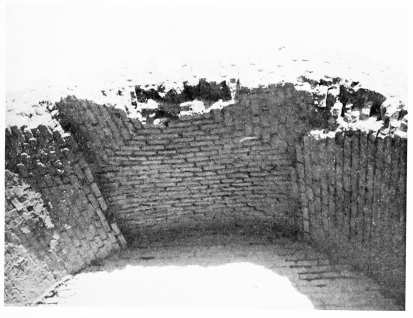 Fig. 132.—KHÂN KHERNÎNA, DETAIL OF FLAT VAULT.